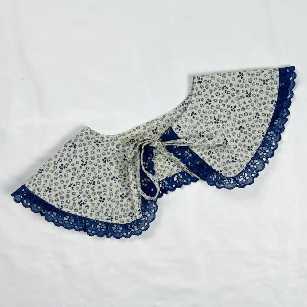 Ditsy Floral Detachable Collar with Navy Lace Trim – Cottagecore & Vintage Inspi